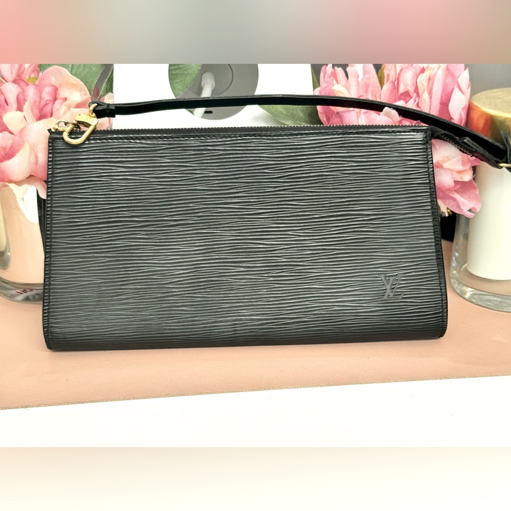 Louis Vuitton Black Epi Pochette - Picture 2 of 12